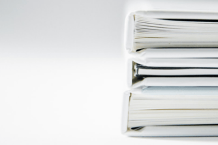Pile de dossiers issus du contrôle de gestion