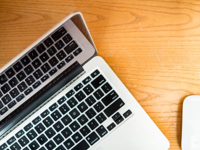 application conseils SEO sur ordinateur portable