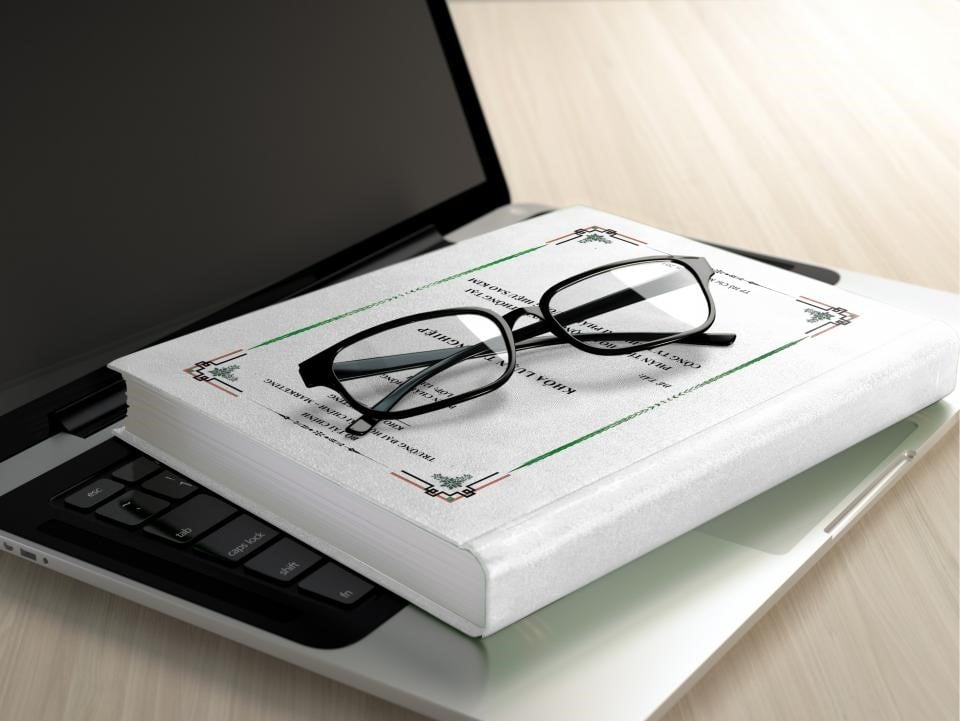 Unsplqsh_book_glasses.jpg
