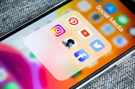Utilisation de la technique du crosspostage pour partager un contenu sur les réseaux sociaux
