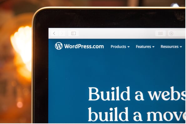 Connexion à WordPress pour télécharger le plugin de formulaire de contact adapté