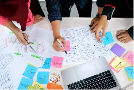 UX Designers travaillant sur un projet