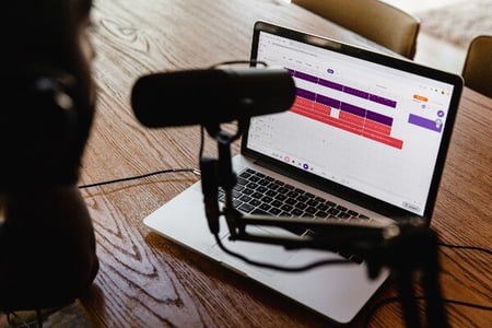 Mesurer le succès d'un podcast en entreprise&nbsp;: 15 KPIs à retenir