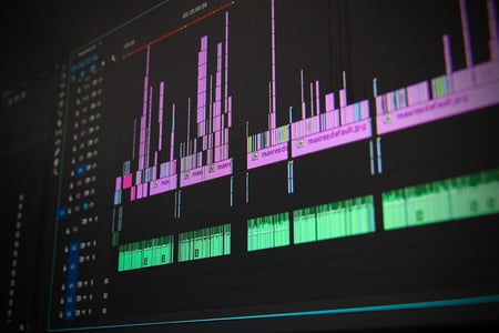 Montage audio pour créer un deepfake basé sur une fausse voix