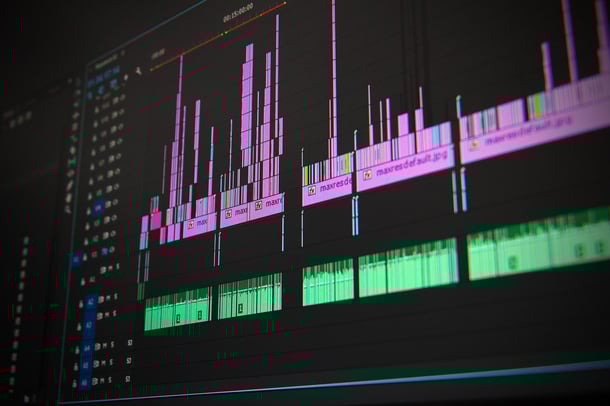 Montage audio pour créer un deepfake basé sur une fausse voix