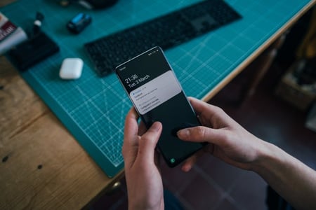 écran de smartphone avec notification push