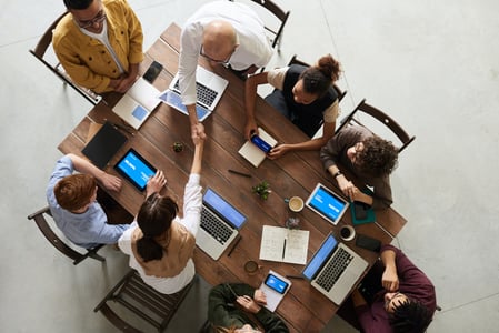 réunion d'équipe en entreprise