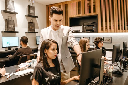 manager effectuant un changement selon le modèle de Kotter