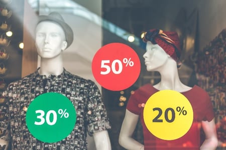 phrases d'accroche soldes en vitrine