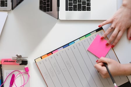 personne créant un programme de formation