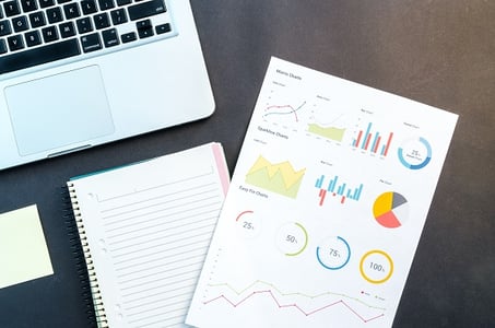 documents de travail posés sur un bureau
