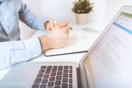 Brand manager en train de travailler