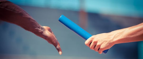 5&nbsp;manières d'améliorer la transition entre l'équipe commerciale et le service&nbsp;client