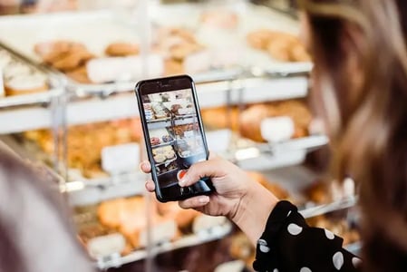 utilisateur snapchat appliquant un filtre 