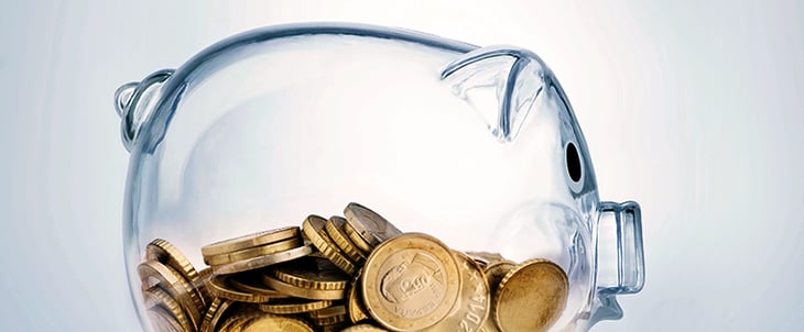 Une tirelire transparente a moitié pleine pour illustrer l’importance de la transparence pour les agences ! Une tirelire transparente a moitié pleine pour illustrer l’importance de la transparence pour les agences !