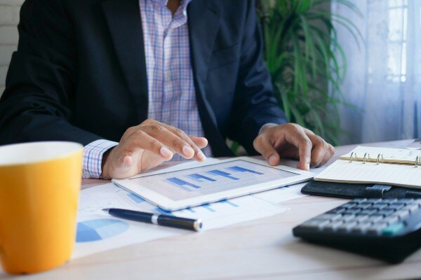 Conseils et astuces pour effectuer un suivi commercial efficace