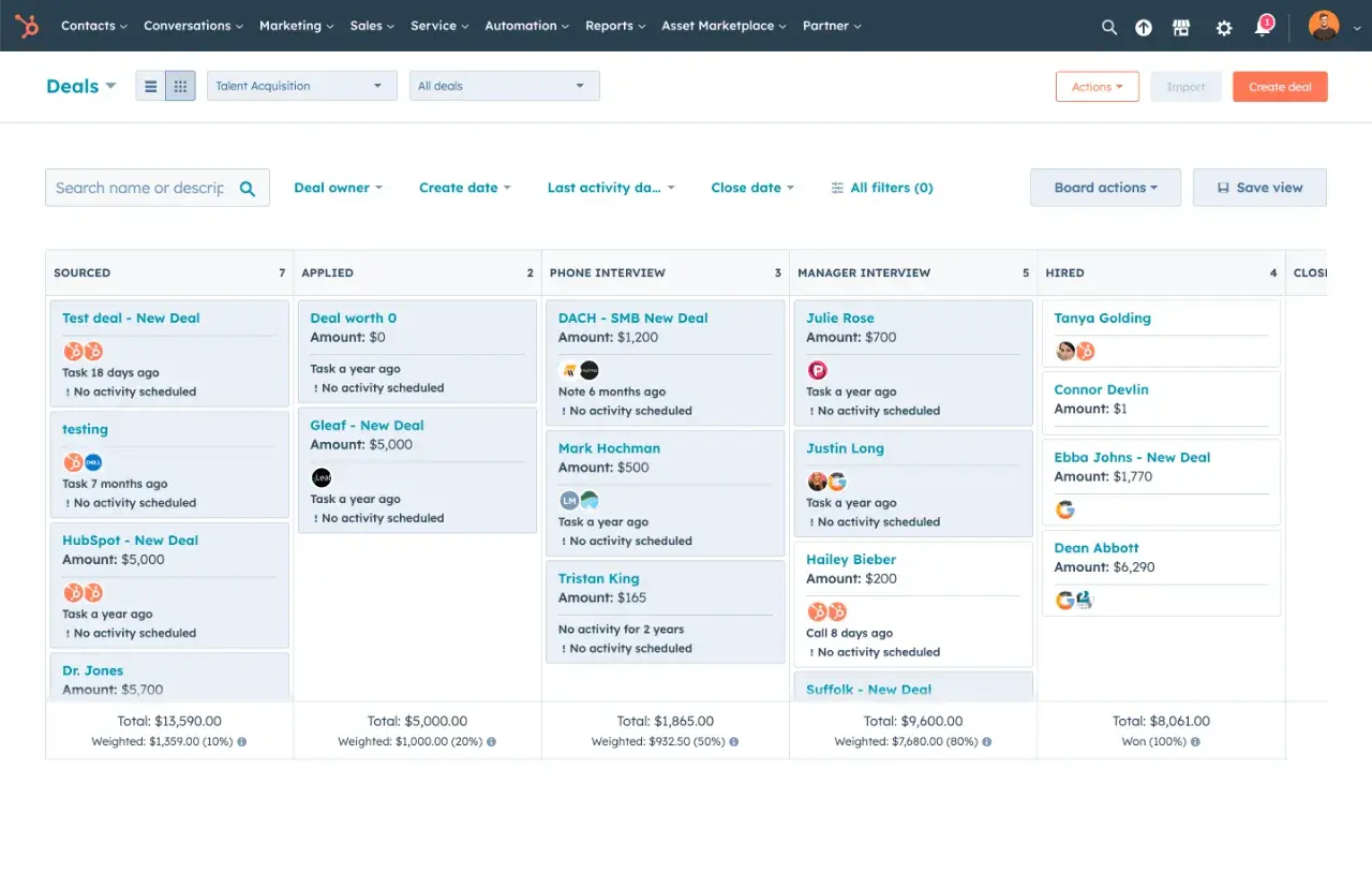fonctionnalités crm&nbsp;: CRM avec glisser-déposer de HubSpot